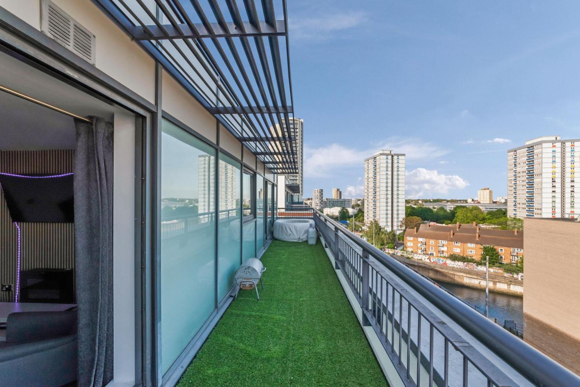 Penthouse W/ Hot Tub Near Stratford, Westfield Apartment Лондон Екстериор снимка